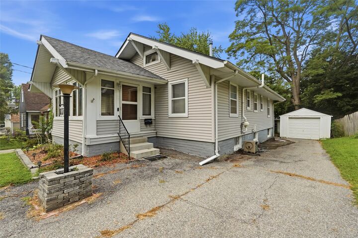 Property Photo: 1800 E 32nd Court IA 50317