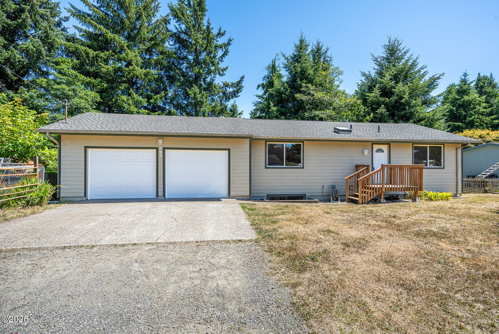 Property Photo: 865 S Crestline Dr Drive OR 97394