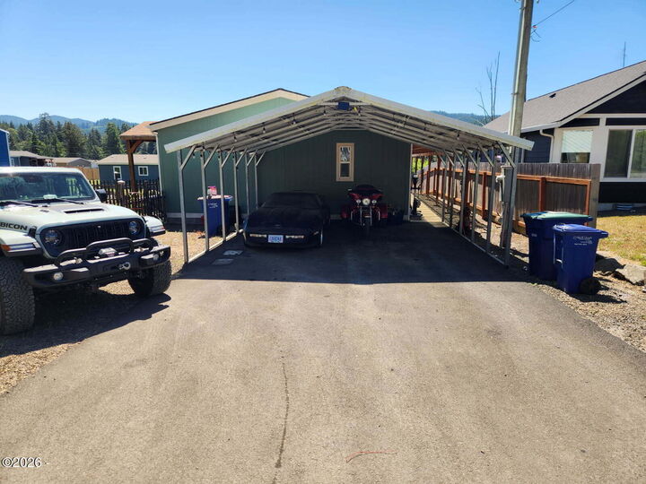 Property Photo: 350 N Westview Drive OR 97368