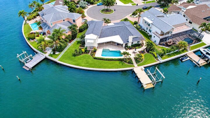 Property Photo: 812 Snug Island FL 33767