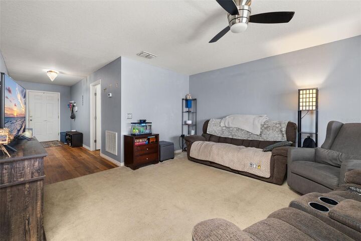 Property Photo: 1321 Woodlark Drive FL 33844