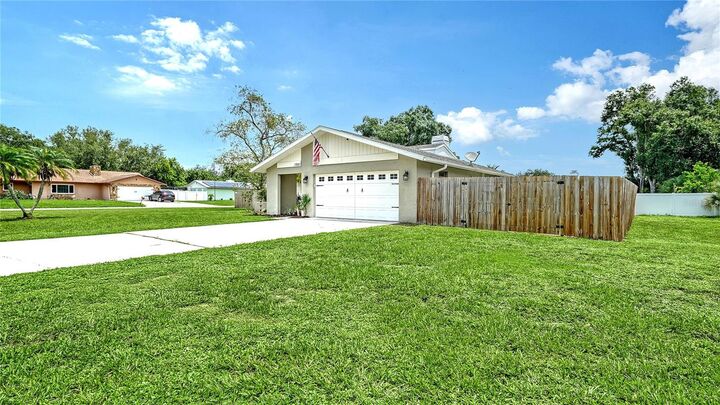 Property Photo: 1551 Georgetowne Lane FL 34232