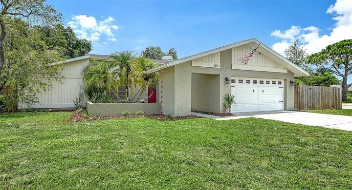 Property Photo: 1551 Georgetowne Lane FL 34232