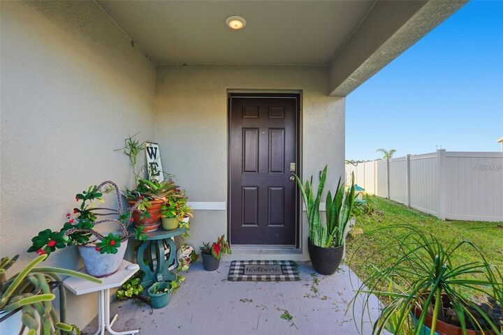 Property Photo: 7811 Davie Ray Drive FL 33540
