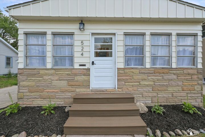 Property Photo: 524 N Roessler Street MI 48162