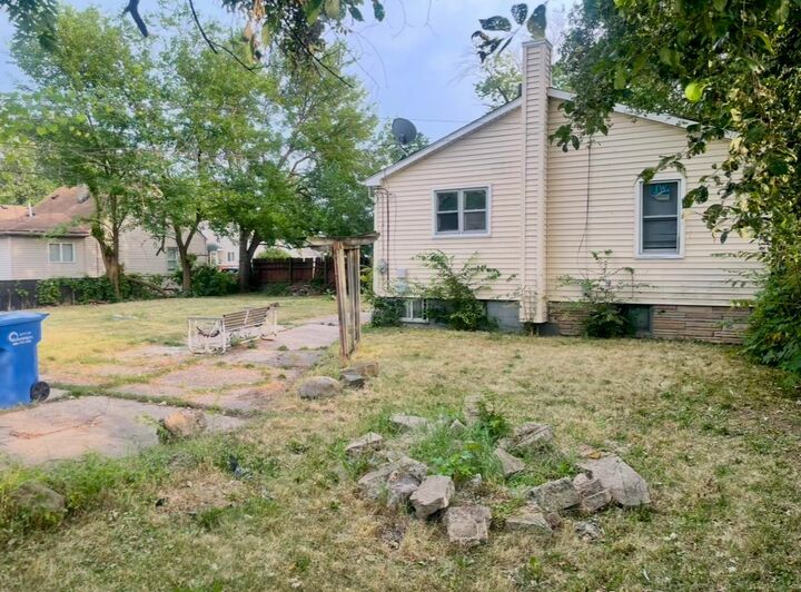 Property Photo: 7059 Dodge Avenue MI 48091-2656
