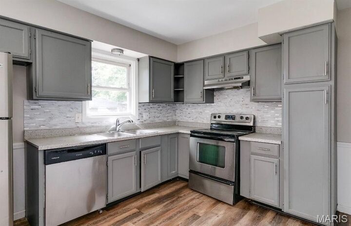 Property Photo:  