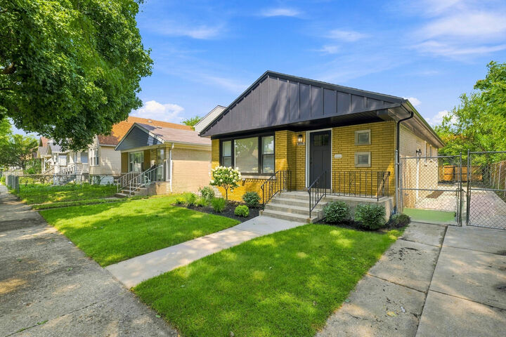 Property Photo:  10933 S Eggleston Avenue  IL 60628 