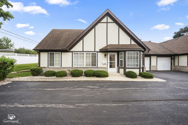 Property Photo:  1716 Willow Circle Drive 0  IL 60403 