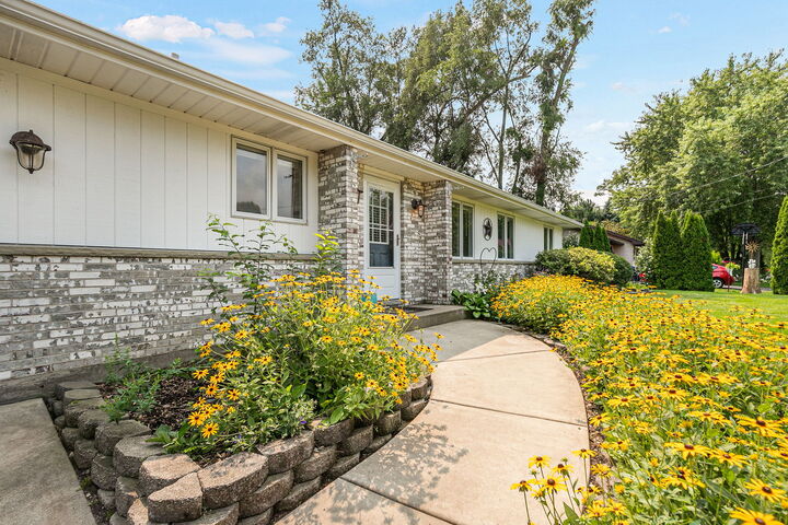 Property Photo: 12715 W Sallmon Avenue IL 60087