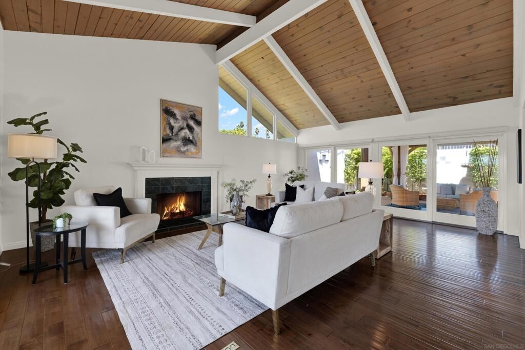 Property Photo:  20 Via Alta Vis  CA 92003 