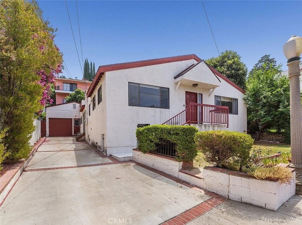 Property Photo: 1222 Princeton Drive CA 91205
