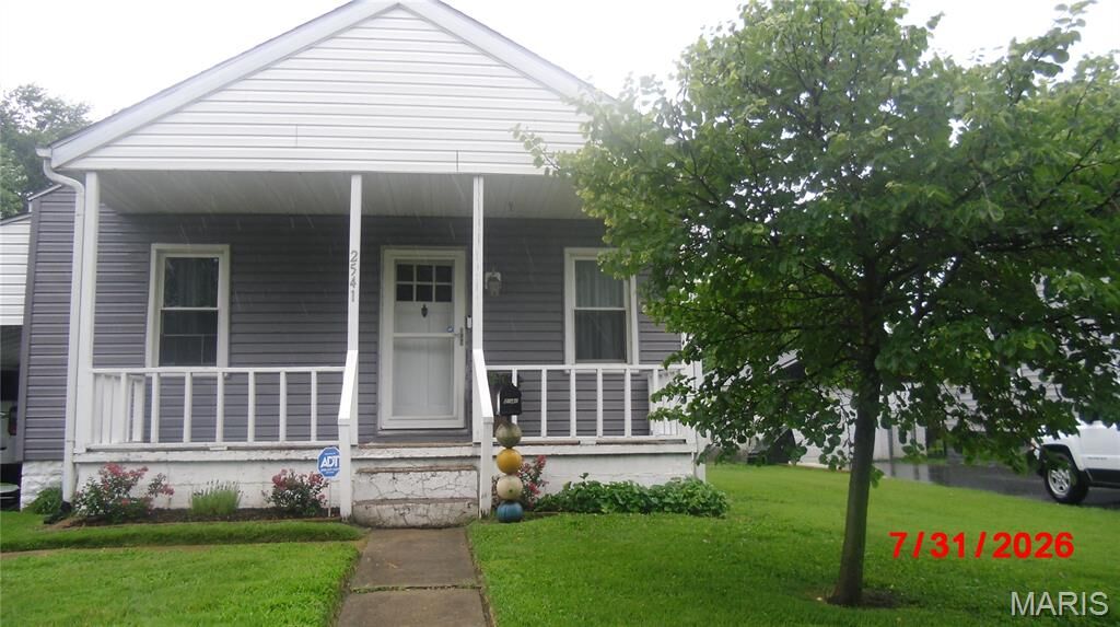 Property Photo:  2541 Center Street  IL 62040 