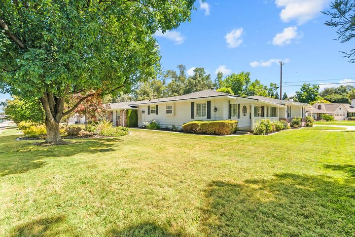 Property Photo:  816 El Encino Way  CA 95864 