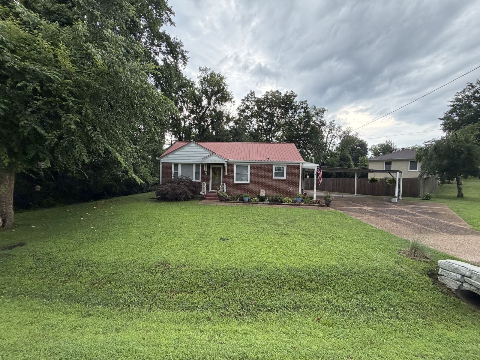 Property Photo: 2113 Geneiva Dr TN 37216