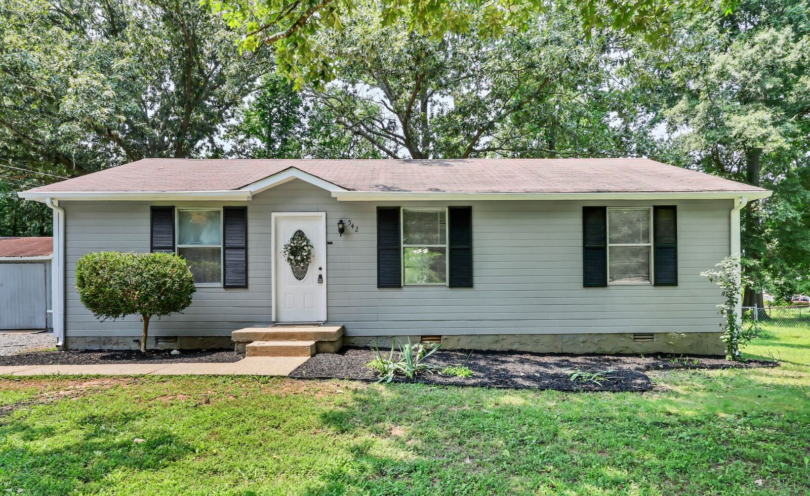 Property Photo:  542 Roselawn Dr  TN 37042 