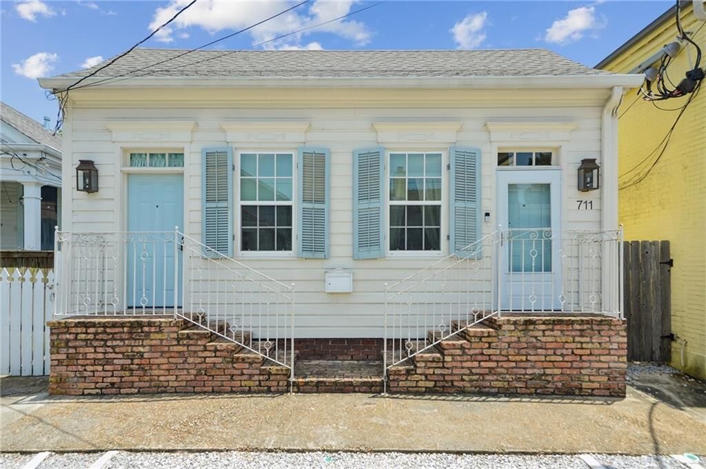 Property Photo:  711 Upperline Street  LA 70115 