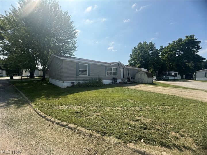 Property Photo: 1241 N Park Circle OH 44403