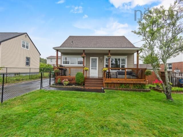 4 Elmdale Crescent — photo 1