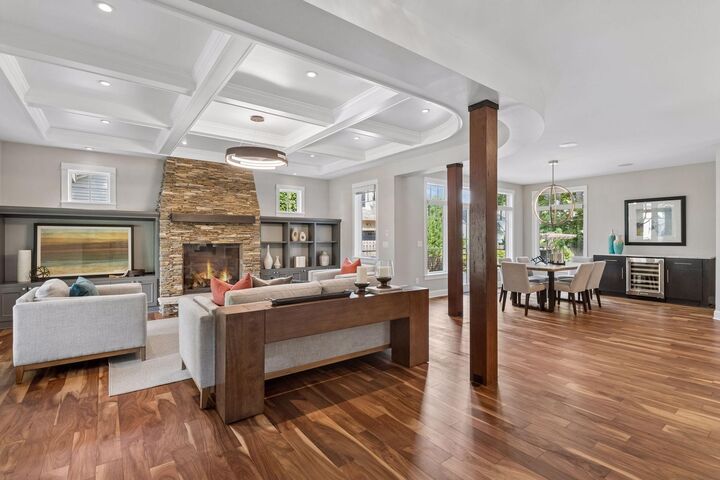 Property Photo:  633 Park Street E  MN 55391 
