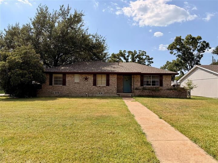 Property Photo: 201 Collins Drive TX 75160