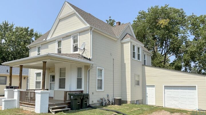 Property Photo: 3427 Garretson Ave IA 51106