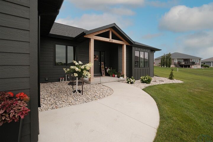 Property Photo:  612 18th Street SE  IA 51250 