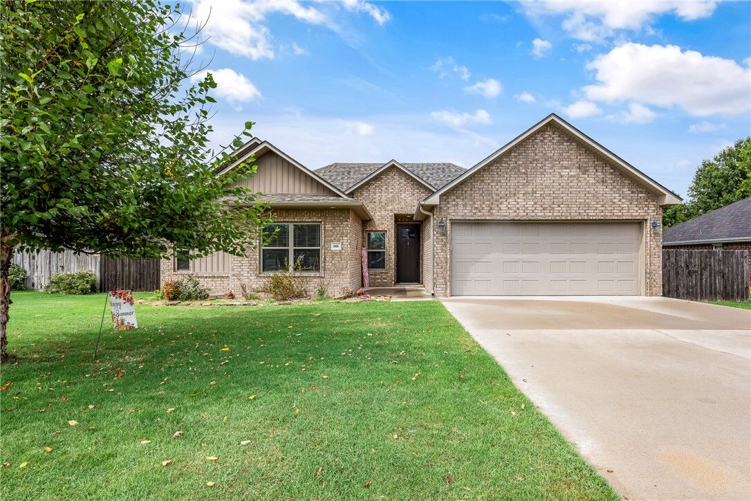 Property Photo:  606 Herron Street  AR 72753 