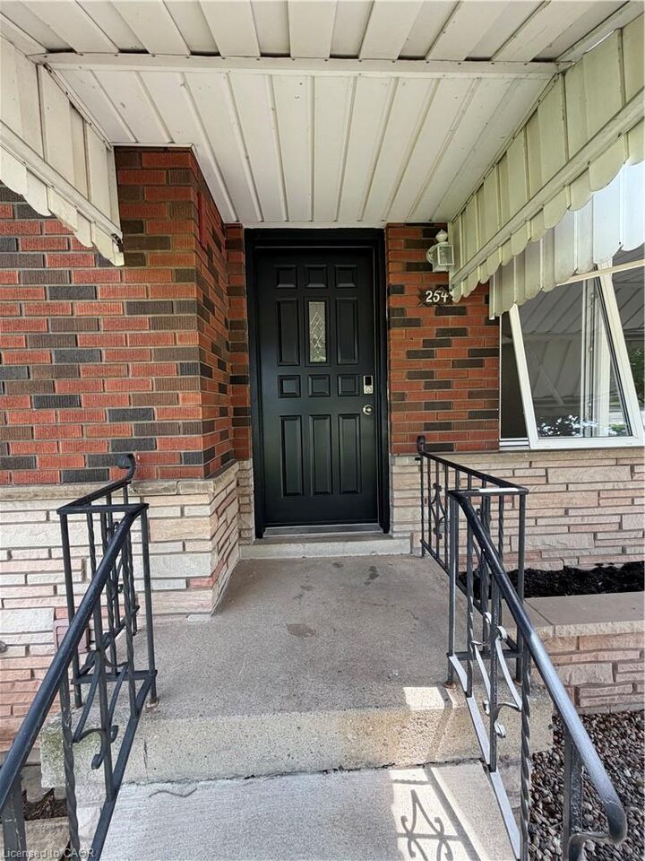 Property Photo:  254 Jones Road Main  ON L8E 5J5 