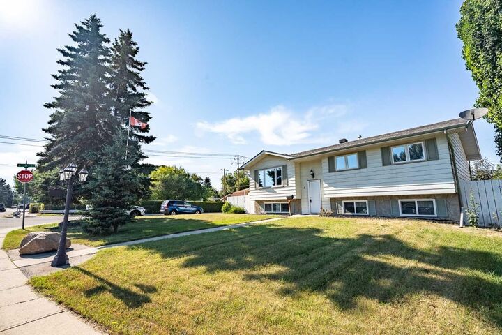 Property Photo:  4 Arlington Bay NE  AB T2H 3B2 