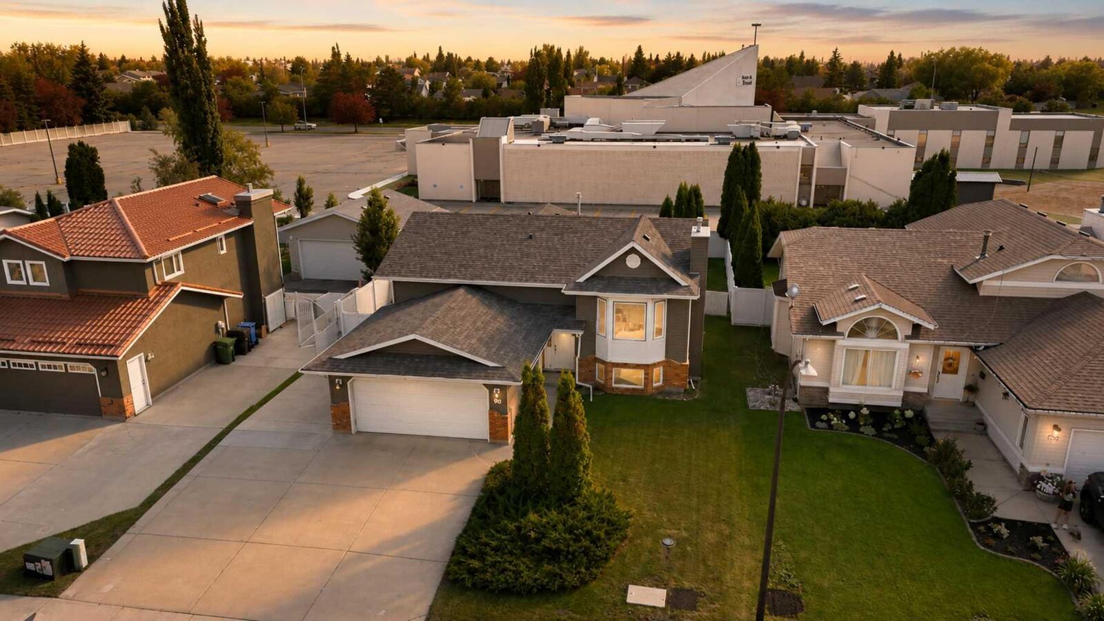 Property Photo: 90 Duncan Crescent AB T4R 2C1