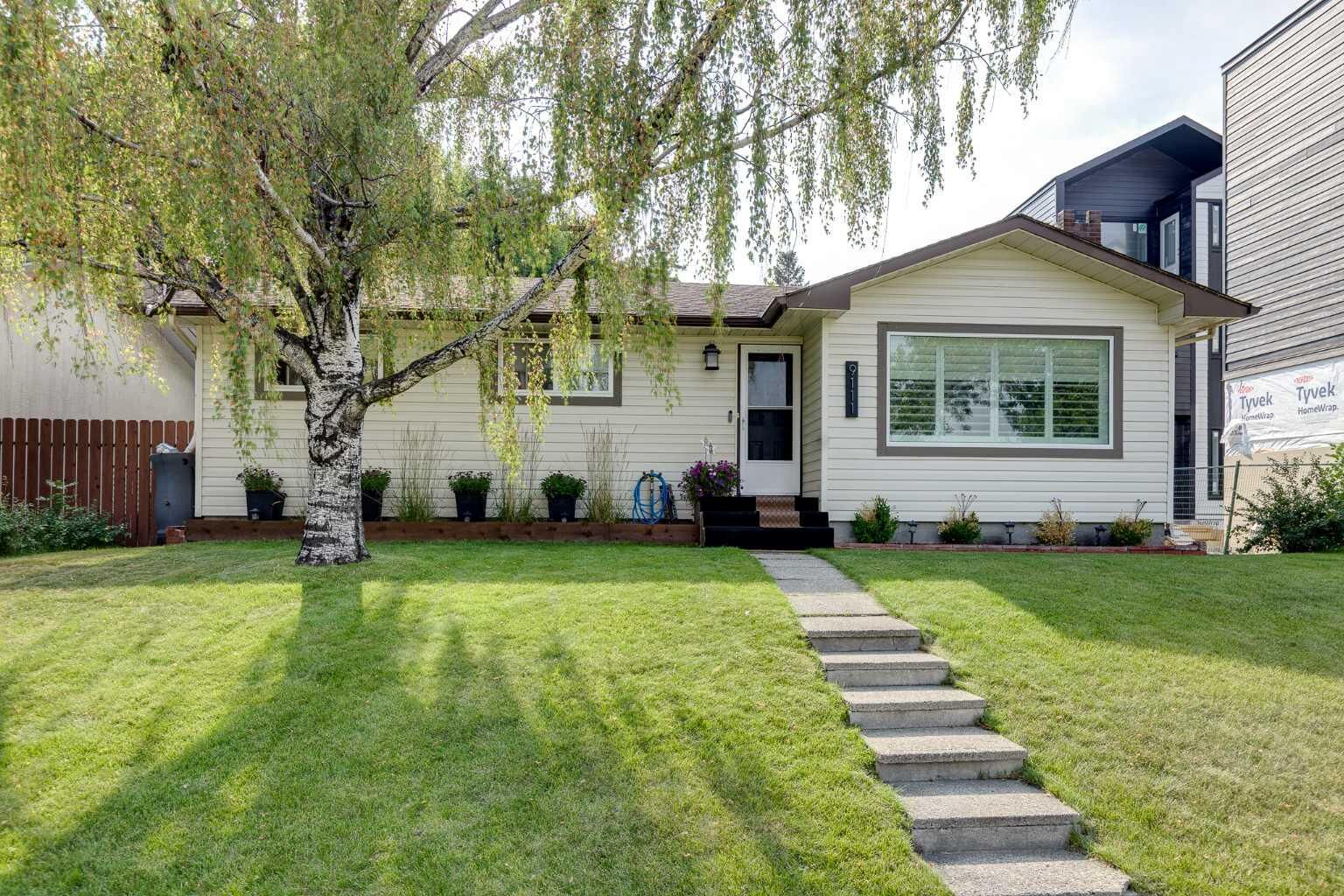 Property Photo: 9111 Fairmount Drive SE AB T2J 0R1