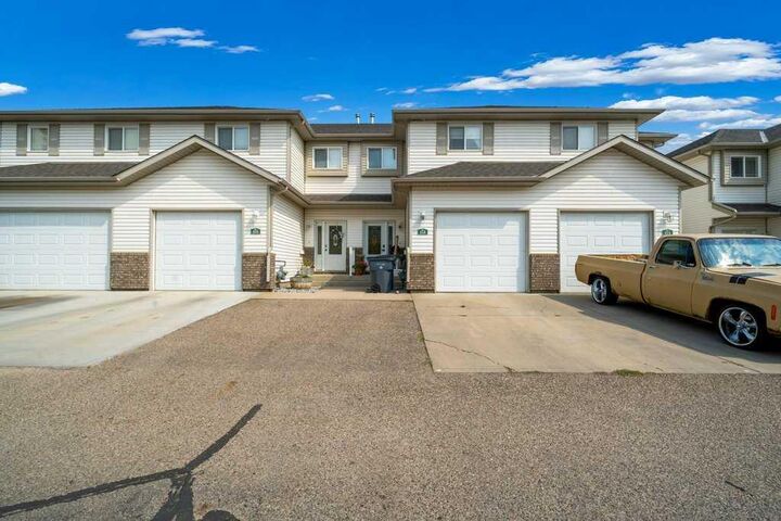 Property Photo: 316 Washington Way SE AB T1A 8V2
