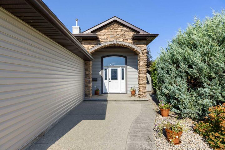 Property Photo: 1207 Westmount Drive AB T1P 1Y9