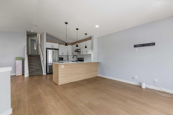 Property Photo:  102 Martin Crossing Grove NE  AB T3J 3M5 