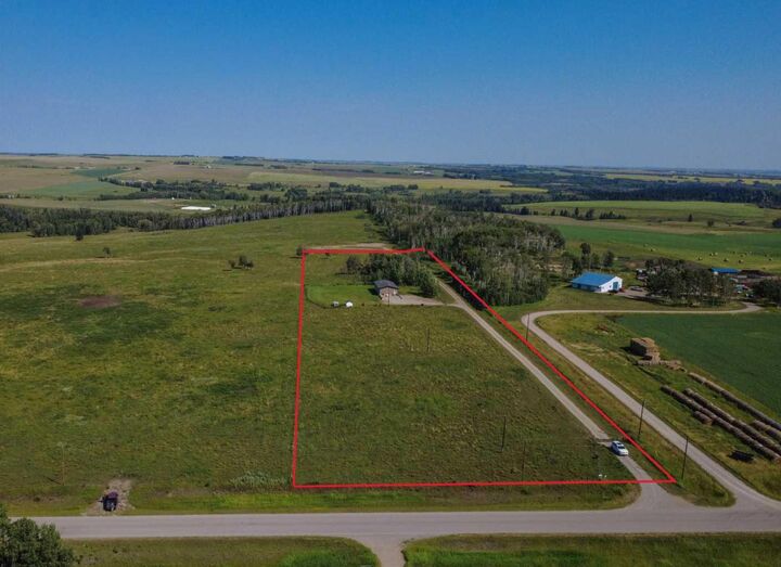 Property Photo: 4142 Township Road 290 AB T0M 1L0