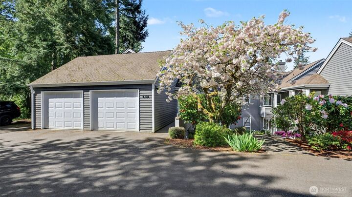 Property Photo:  4131  221st Place SE 2095  WA 98029 