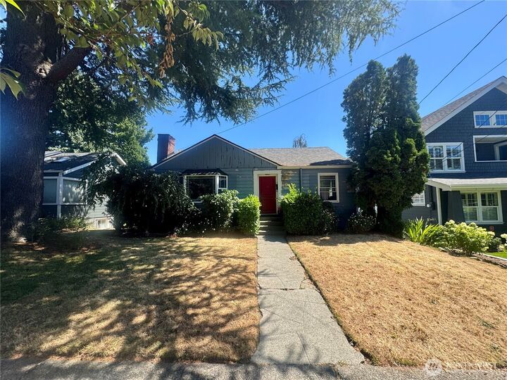 Property Photo:  3012  35th Avenue W  WA 98199 