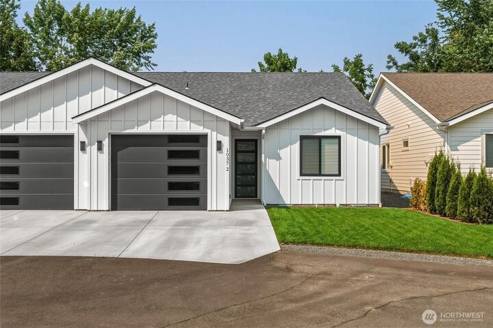Property Photo:  1037 SE Date Avenue 2  WA 99324 