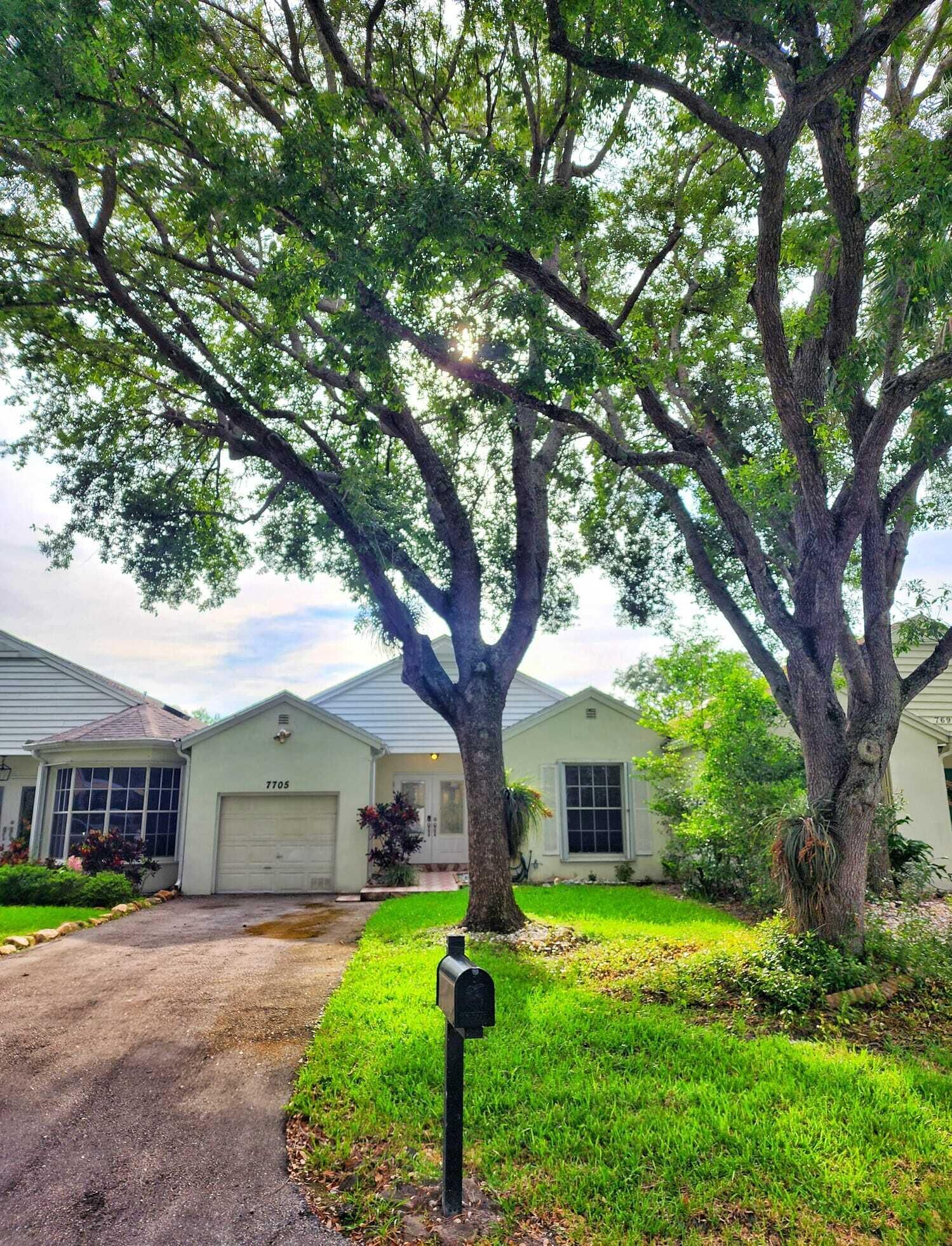 Property Photo:  7705 Forest Green Lane  FL 33436 