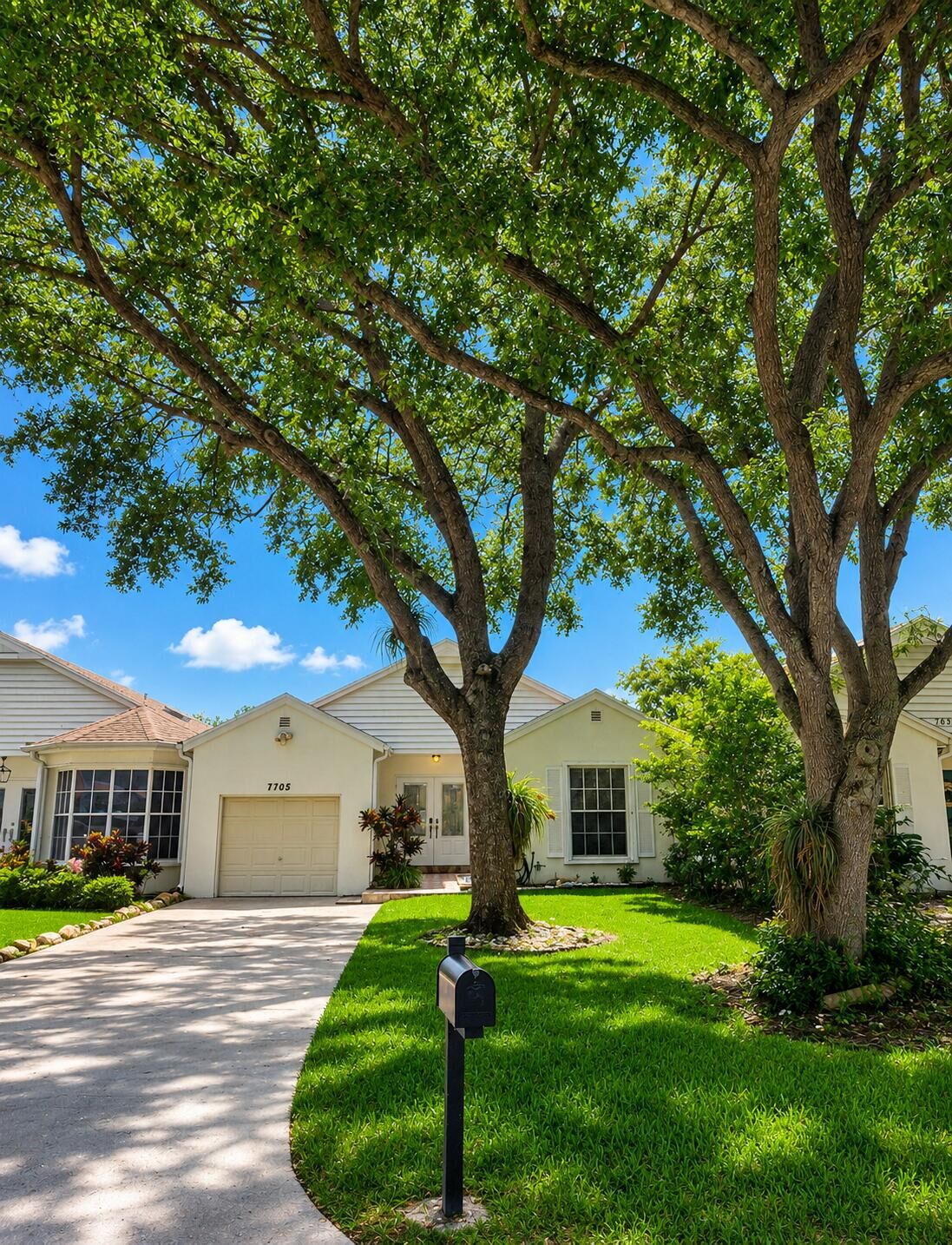 Property Photo:  7705 Forest Green Lane  FL 33436 