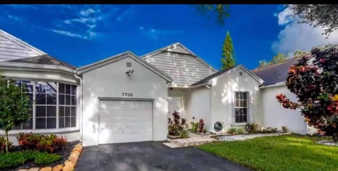 Property Photo: 7705 Forest Green Lane FL 33436