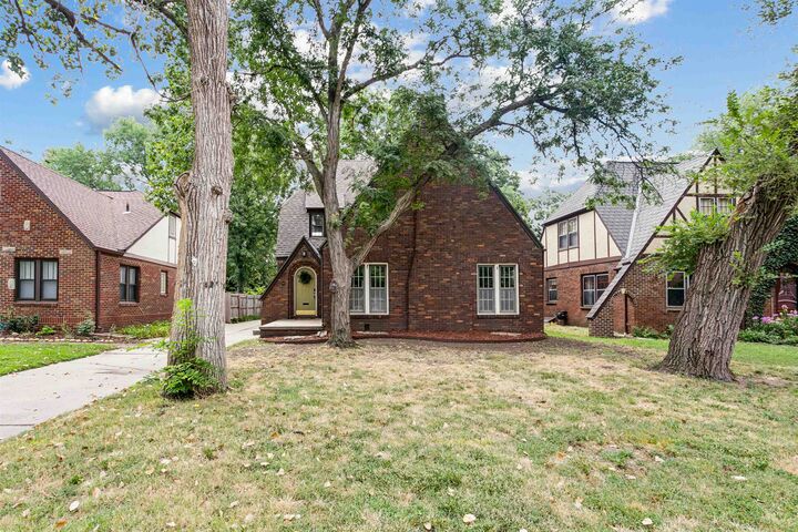 Property Photo: 1506 N Woodrow Ave KS 67203