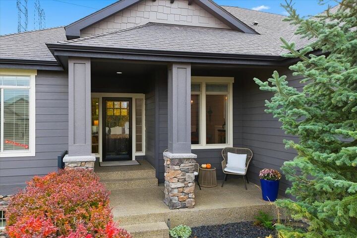 Property Photo: 10905 N Acoma Dr WA 99208