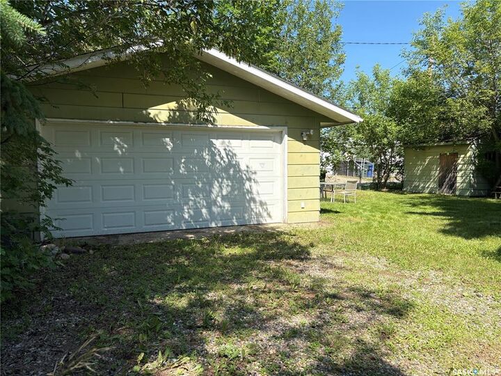 Property Photo: 16 29th Street E SK S6V 1Y2