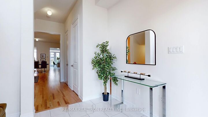 Property Photo: 164 Wesmina Avenue ON L4A 0R7