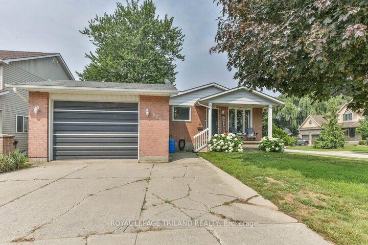 Property Photo:  425 Queen Street  ON N0M 1V0 