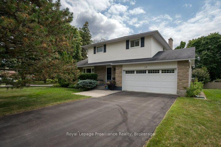 29 Hope Crescent — photo 1