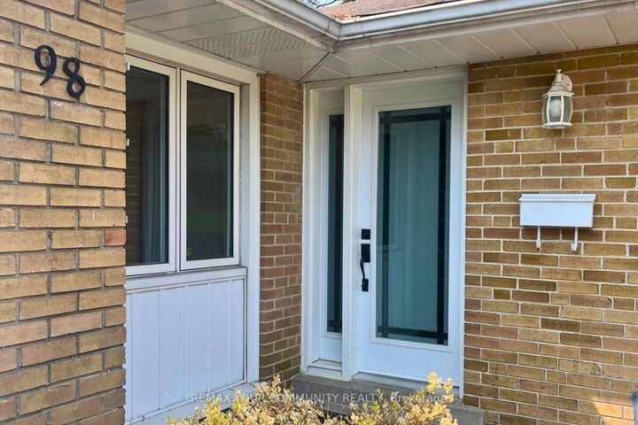 Photo de la propriété:  98 Wigmore Drive  ON M4A 2E8 