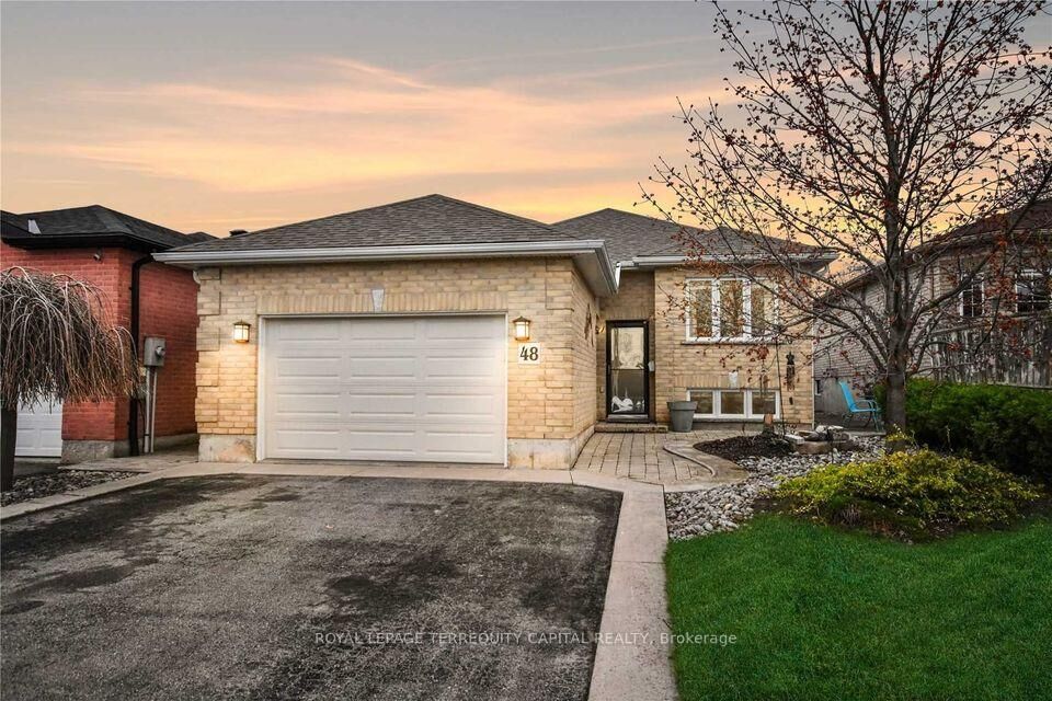 Photo de la propriété:  48 Nicole Marie Avenue Lower  ON L4M 6Y6 